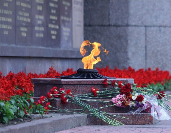 Мемориал вечный огонь Севастополь
