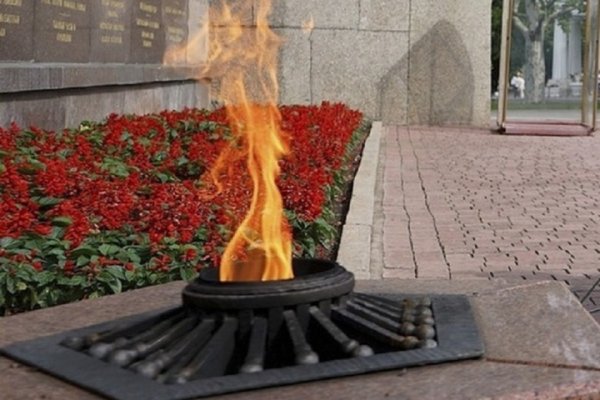 Вечный огонь Нахимову Севастополь