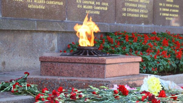 Мемориал вечный огонь Севастополь