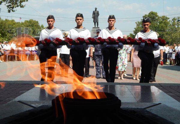 Мемориал вечный огонь Севастополь