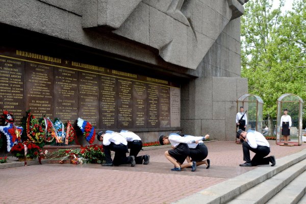 Мемориал вечный огонь Севастополь
