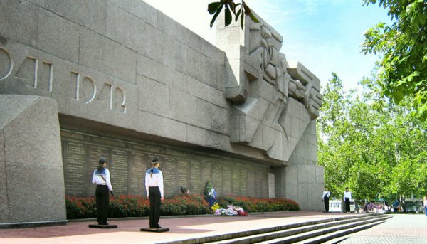 Мемориал героической обороны Севастополя 1941-1942