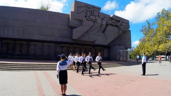 Памятник пост 1 в Севастополе