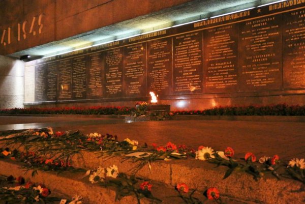 Мемориал вечный огонь Севастополь