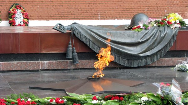 Мемориал Победы в Москве вечный огонь
