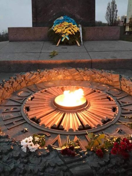 Памятник вечный огонь