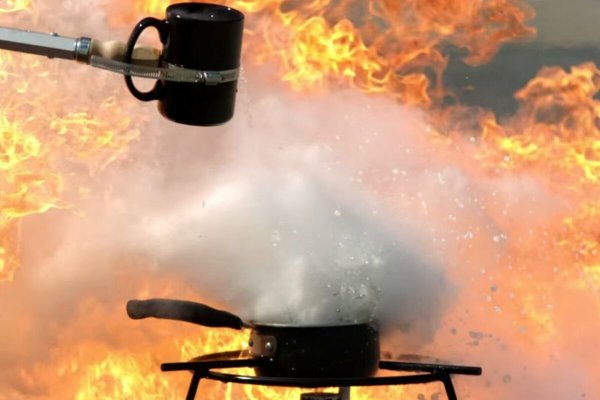 Огонь горит маслом