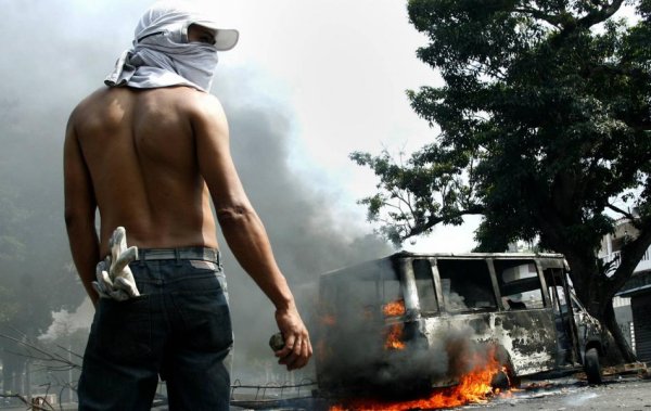 США подливают масло в огонь