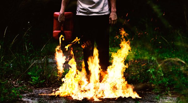 Горящий бензин