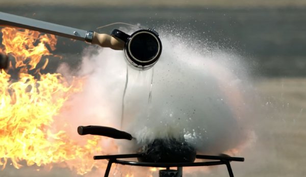 Кипящее масло и вода