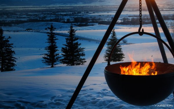 Большой котел на огне