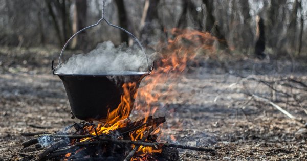 Котелок на костре