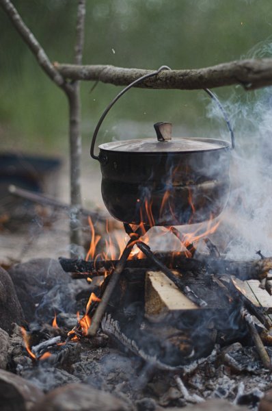 Костер котелок поход