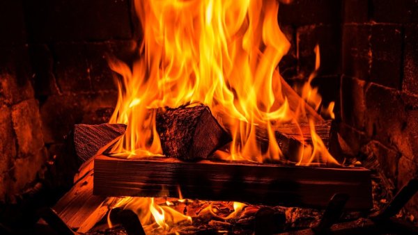 Горящий камин