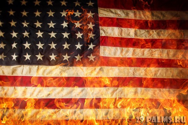 Горящий американский флаг