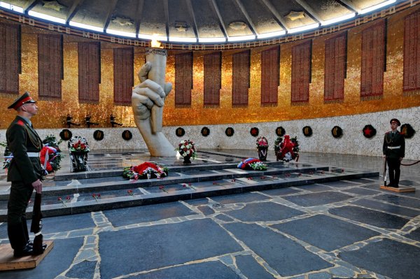 Вечный огонь Волгоград Мамаев Курган