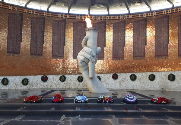 Вечный огонь Волгоград Мамаев Курган