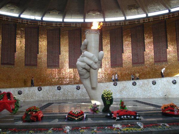 Мамаев Курган вечный огонь