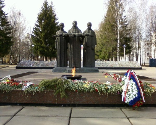 Памятник вечный огонь в Сыктывкаре
