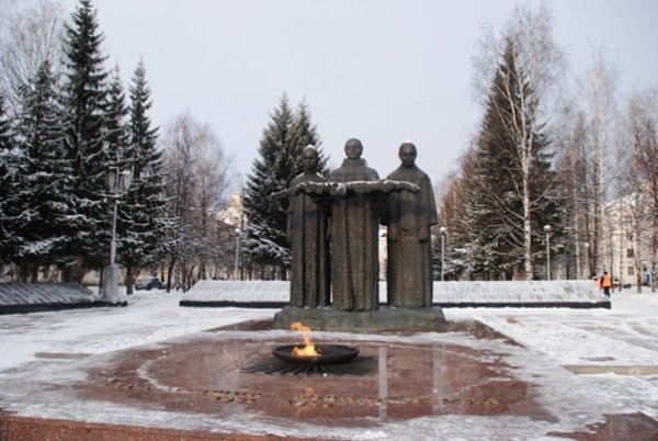 Памятник вечный огонь в Сыктывкаре
