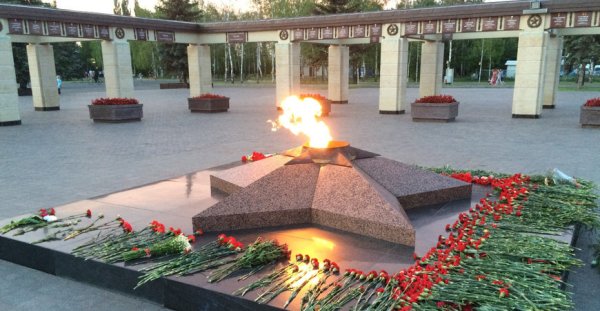 Парк Победы Казань вечный огонь