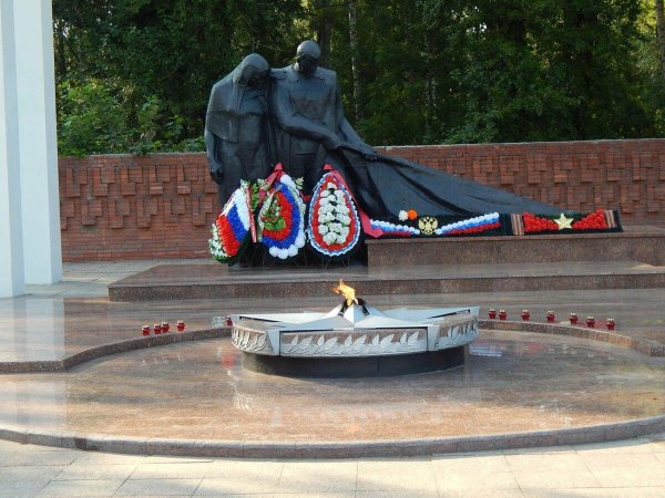 Памятник вечный огонь Тюмень