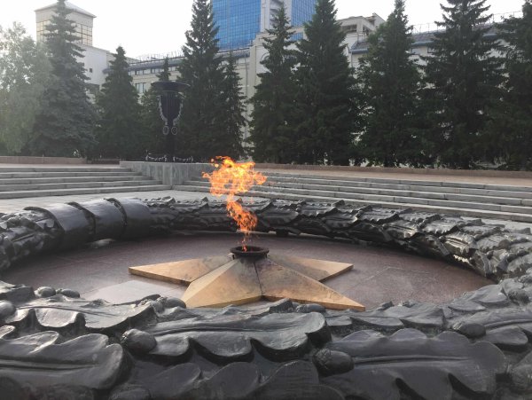 Вечный огонь на Цвиллинга город Челябинск
