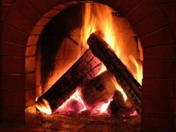Поленья в печи