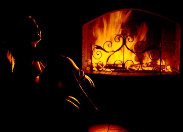 Страсть возле камина