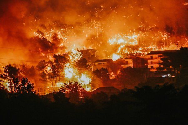 Горящий город