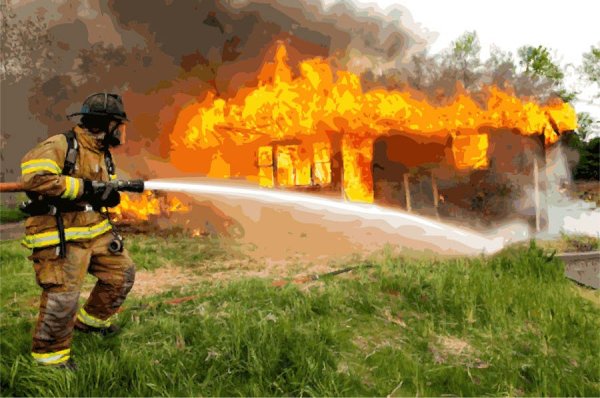 Пожарные тушат пожар
