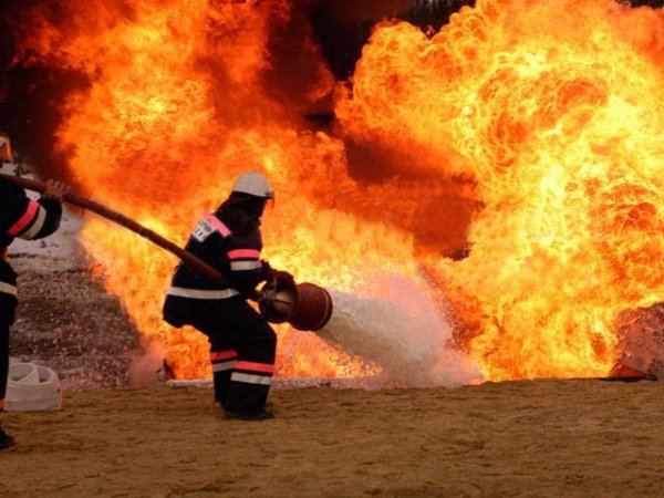 Тушение пожара пеной