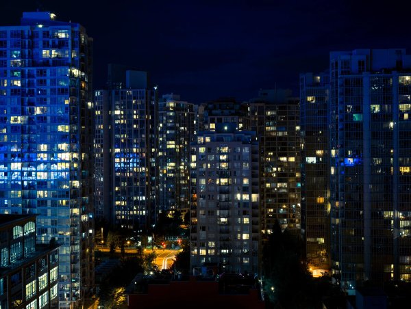 Окна ночного города