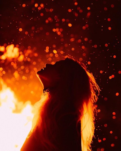 Девушка и огонь
