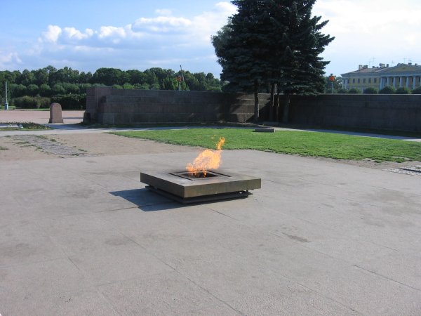 Вечный огонь на Марсовом поле