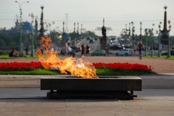 Вечный огонь Марсово поле в Санкт-Петербурге