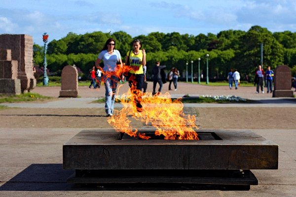 Вечный огонь Марсово поле в Санкт-Петербурге