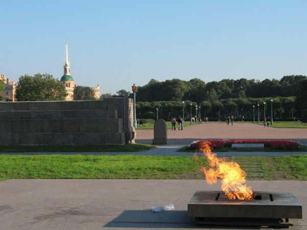 Вечный огонь Марсово поле в Санкт-Петербурге