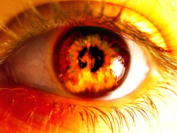 Огонь отражается в глазах