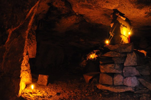 Костер в пещере