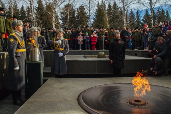 Сквер славы вечный огонь Новосибирск