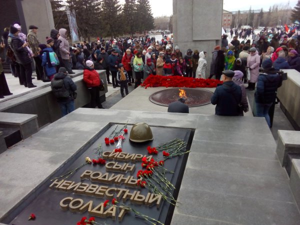 Монумент славы Новосибирск огонь