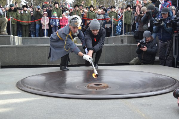 Монумент славы в Новосибирске памятник Вечному огню