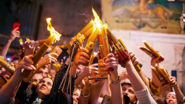 С праздником Благодатного огня