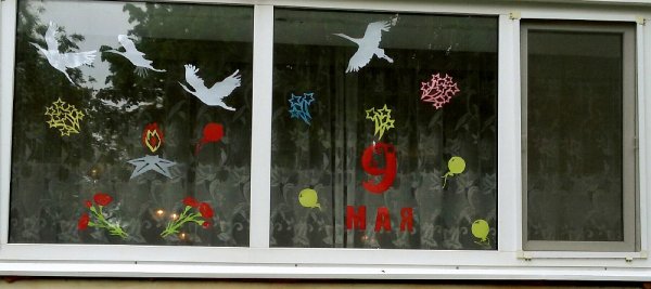 Украшение окон ко Дню Победы