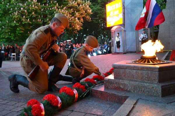 Памятник вечный огонь в Севастополе
