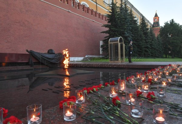 Александровский сад Москва вечный огонь