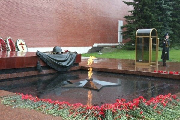 Мемориал неизвестному солдату Александровский парк