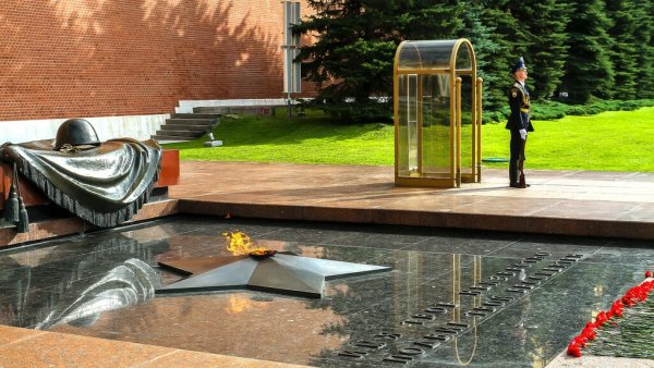 Мемориальный комплекс могила неизвестного солдата