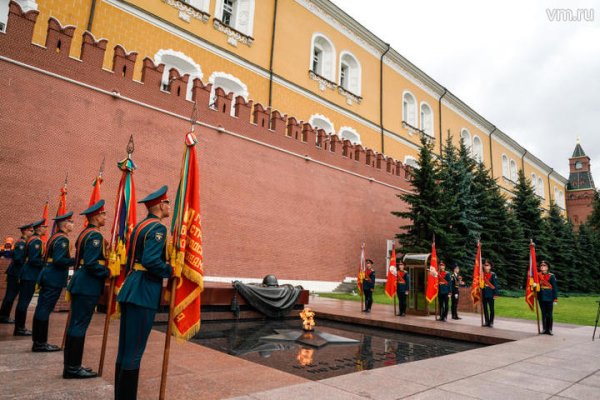 Вечный огонь в Александровском саду в Москве